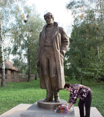 Памятник С.Есенину2.jpg